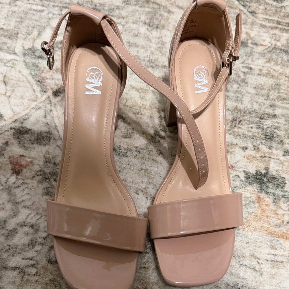 CM Heels size 6